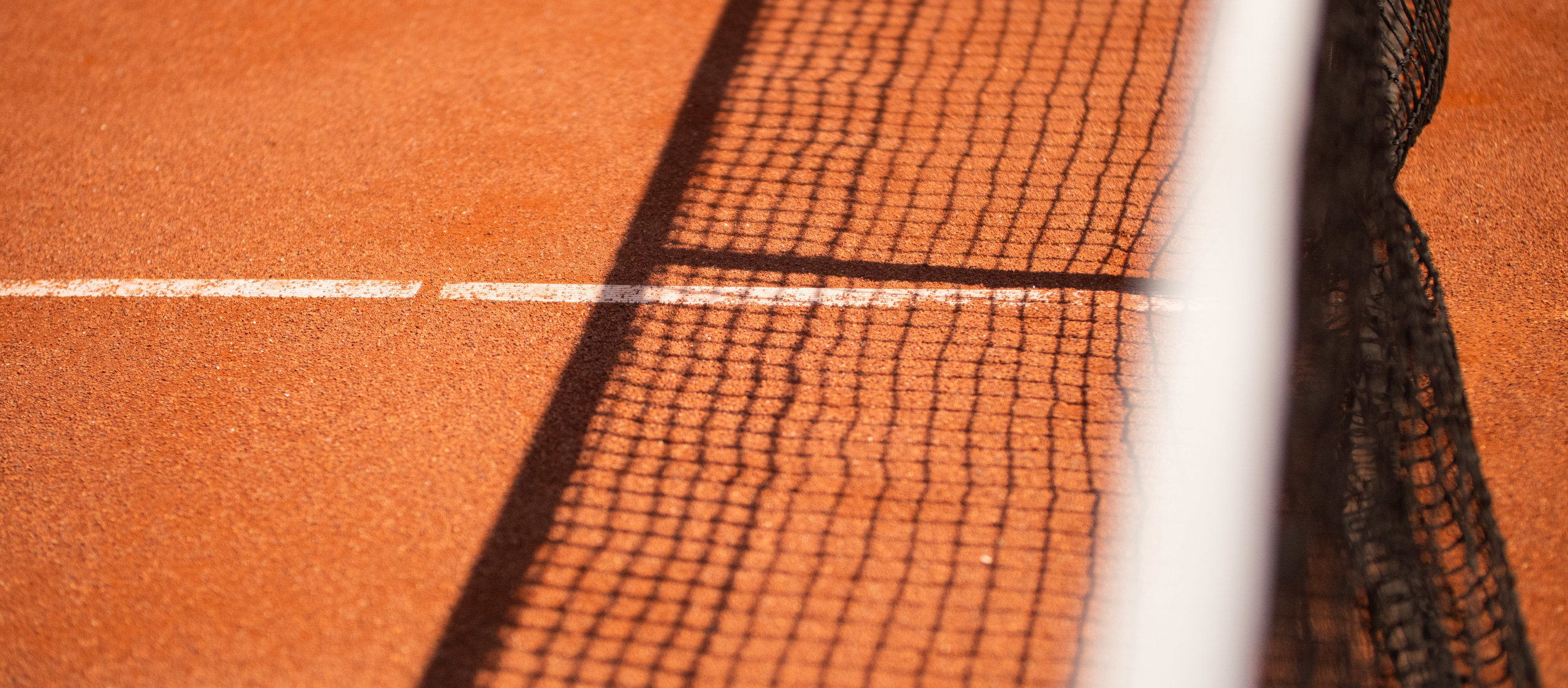 Tennisbaan gravel net
