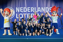 Lian Tran en Joy de Zeeuw met ballenkinderen